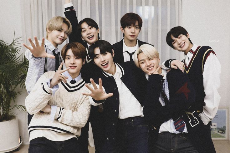 HEE_7_CONNECT's tweet photo. I am so proud of y'all 😭 🫂  
It's going to be 3 months , THANK YOU for not giving up 🥺 
🩵WE WILL WIN🩵

#SEVEN_HEARTS_BEAT_AS_ONE
#BLUE_SKY_HOLDS_SEVEN_LIGHTS https://t.co/LM6IY4c6x0