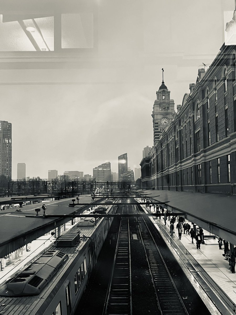bsting72's tweet photo. 4:36pm….Flinders St Station https://t.co/htBtaHWfeJ