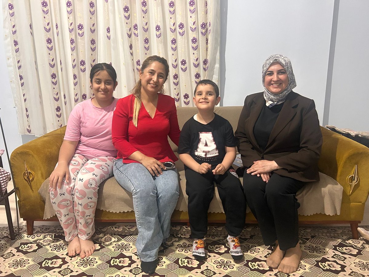 akkadiniskendrn's tweet photo. 📍Esentepe Mahallesi 

AK Parti İskenderun Kadın Kolları Yönetim Kurulu üyelerimiz hane ziyaretlerine  devam ediyor.

Samimiyetle,tebessümle ve muhabbetle tüm vatandaşlarımızı kucaklıyoruz. https://t.co/t7HsytNieP