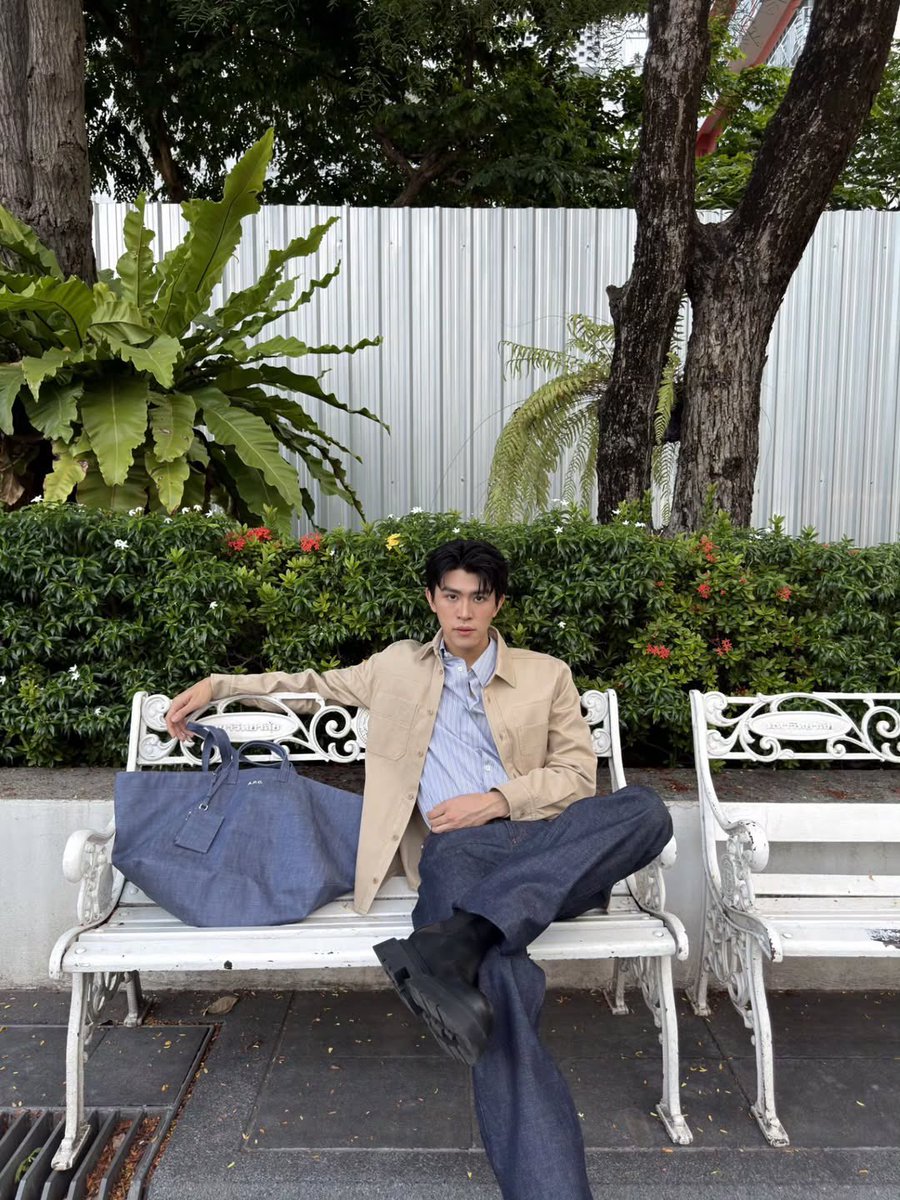 snd_tn's tweet photo. กระเป๋าใหญ่จุใจเพราะเอามาแบกความหล่อน้องเซฟโดยเฉพาะ 🫠 ✨
#savesaisawat : #apcparis https://t.co/6rO5RUB9fm