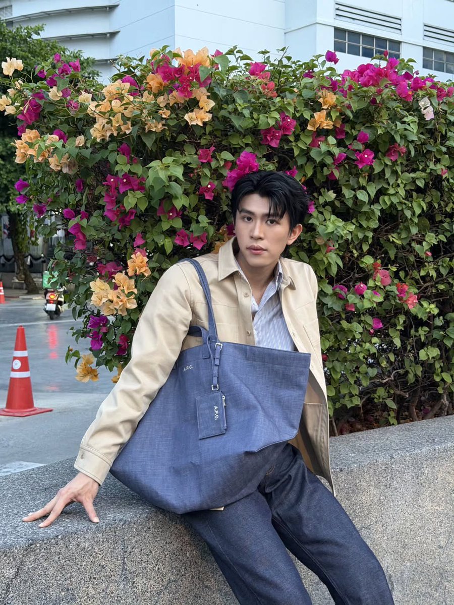 snd_tn's tweet photo. กระเป๋าใหญ่จุใจเพราะเอามาแบกความหล่อน้องเซฟโดยเฉพาะ 🫠 ✨
#savesaisawat : #apcparis https://t.co/6rO5RUB9fm