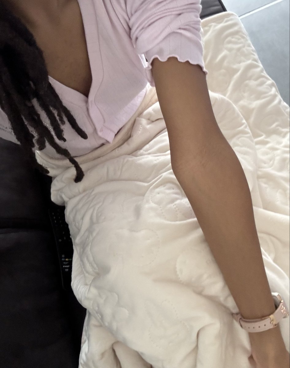 lovinia_'s tweet photo. my forearm is massive. i hope it looks less big at my gw https://t.co/QBiMIKyL3l
