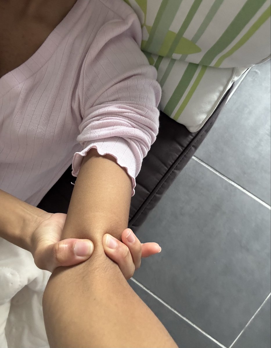 lovinia_'s tweet photo. my forearm is massive. i hope it looks less big at my gw https://t.co/QBiMIKyL3l