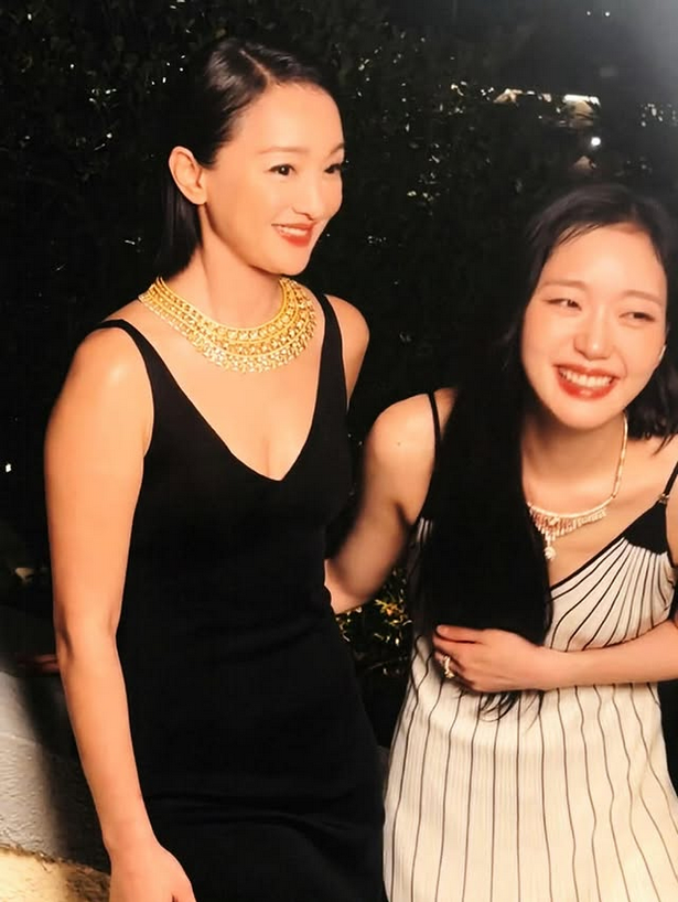 OlenaSecret's tweet photo. 👑🌺💖🤍🌟💫✨#KimGoEun   #ChanelSignesEtSymboles   #ChanelHighJewelry https://t.co/SG54sNc22g