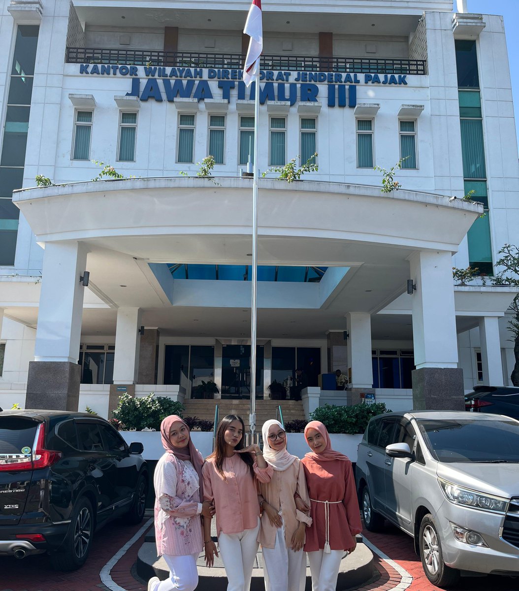 XY4RVE's tweet photo. internship era was ended😋 4 bulan di ranah keuangan sisi fiskal trnyata serumit itu🤡 thank you n loff u all🤍 diff between first n last day https://t.co/ryDPLgB5Dv