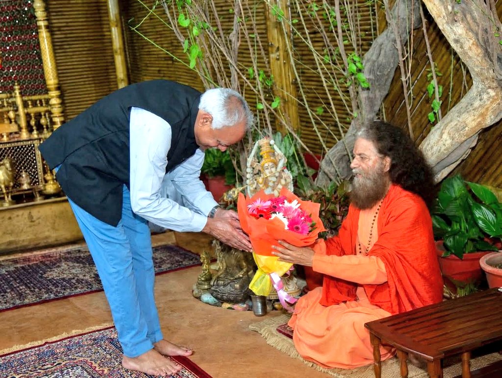 bkssanjay's tweet photo. @PujyaSwamiji को जन्मदिवस की हार्दिक शुभकामनाएँ।
ईश्वर से प्रार्थना है कि आप स्वस्थ, दीर्घायु एवं सदैव मानवता के पथप्रदर्शक बने रहें। 
#parmarthniketanashram_rishikesh #parmarthniketan #rishikesh #uttarakhand https://t.co/FHCbaUxmBn