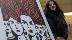 arteycomic's tweet photo. Muere Marjane Satrapi, novelista gráfica y cineasta autora de 'Persépolis', a los 56 años https://t.co/FflImBCdOg a través de @rtve https://t.co/wAdYS6hUid