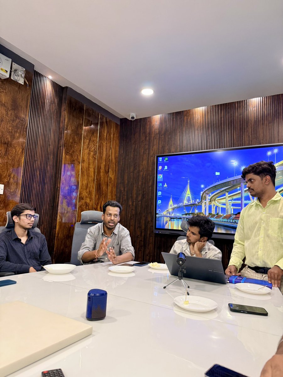 jiyani02's tweet photo. Learning. Debating. Growing. @TradersCafe_blr 

Today’s discussion:
🟡 Electronic Gold Receipts (EGRs)
🇮🇳 What is “INDIA STORY” now?

#TradersCafe https://t.co/qsgtCGlccA