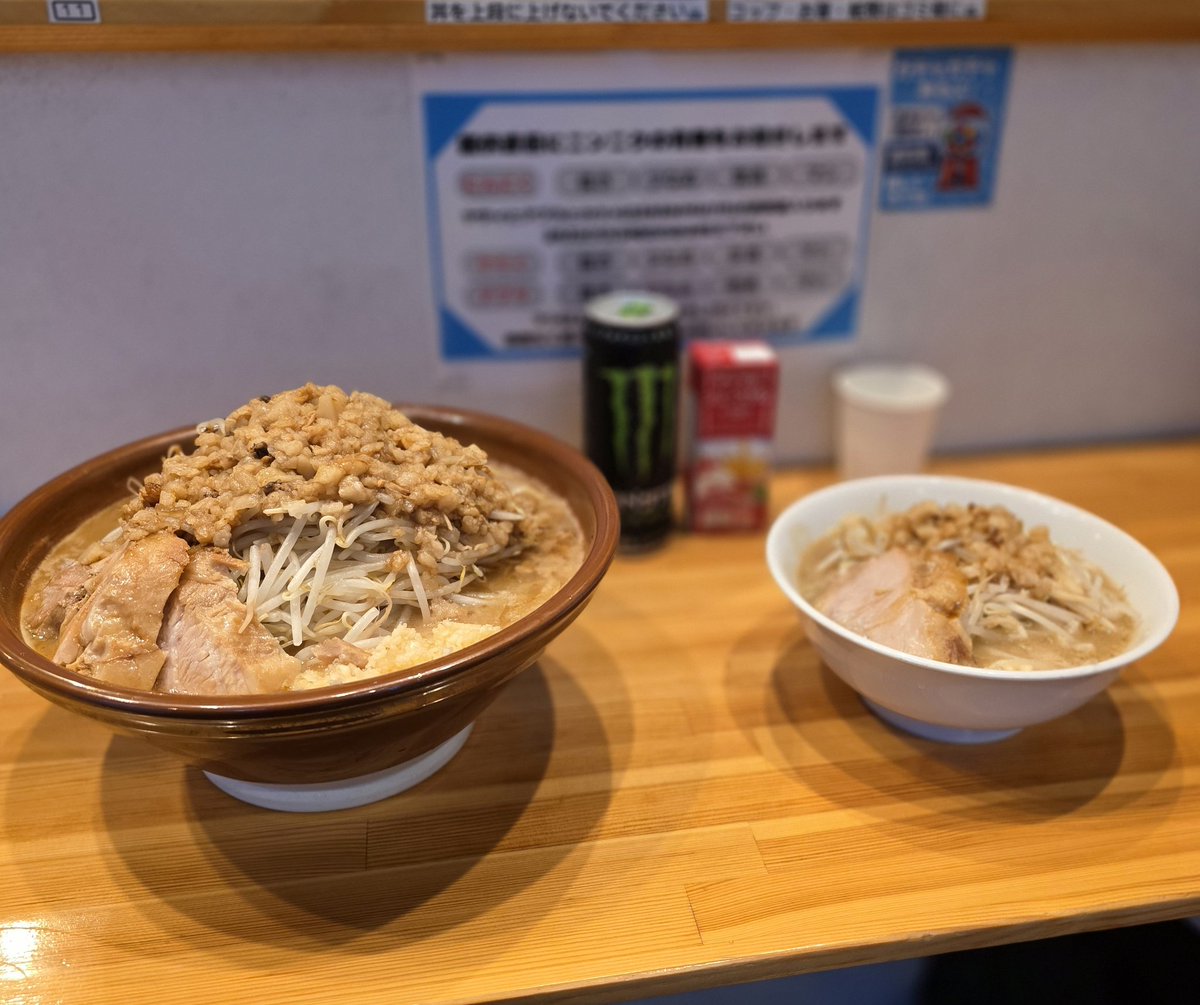de40226024's tweet photo. ヤマロクLINGKAI 直営店さん

前回ガチャ産の無料券を携え、夜営業はペア初訪問

多少のんびりの時間帯なのか、色々とお話しが聞けました

缶バッチ連敗更新中です

幸せいっぱい
腹いっぱい

今日もごちそうさまでした
(^_^ゞ https://t.co/6n5tqQeJTC
