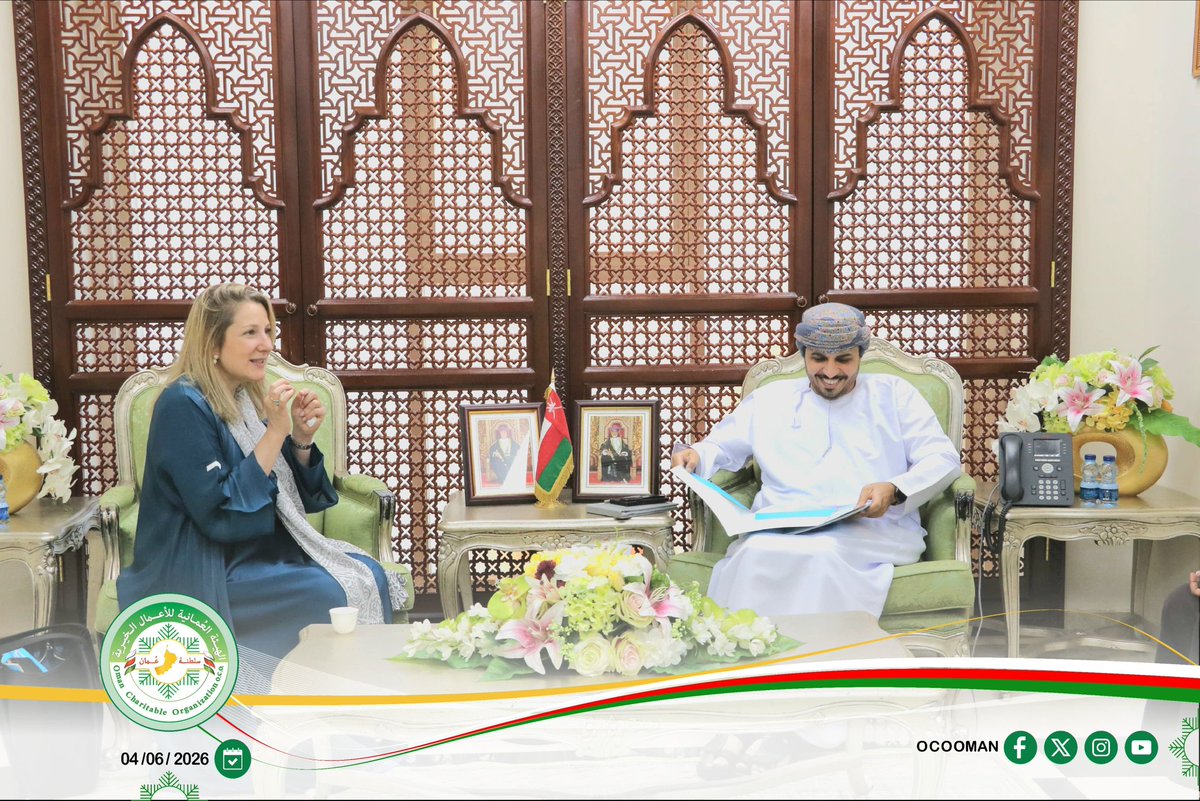 ocooman's tweet photo. وفد من منظمة الأمم المتحدة للطفولة (اليونيسف) يزور الهيئة العمانية للأعمال الخيرية

استقبل بدر بن محمد الزعابي، الرئيس التنفيذي المكلف للهيئة العمانية للأعمال الخيرية، سعادة كارلا حداد مارديني، مديرة الشراكات مع القطاع الخاص وجمع التبرعات العالمية بمنظمة الأمم المتحدة للطفولة (اليونيسف)، بحضور سعادة سومايرا تشودري ممثلة المنظمة في سلطنة عُمان.

وجرى خلال اللقاء استعراض جهود الهيئة وبرامجها الإنسانية والتنموية داخل سلطنة عُمان وخارجها، وبحث فرص التعاون والتنسيق المشترك في المجالات ذات الاهتمام المشترك بما يسهم في تعزيز أثر المبادرات الإنسانية والتنموية.