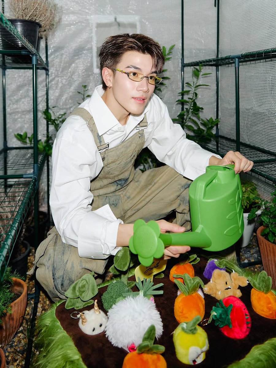 FourthOfficiall's tweet photo. IG Post Update [04062026] : fourth.ig

YO Man! Some Veggies🥬🥦🥕 
#GENTLEMONSTER
#GENTLEMONSTER_VeggieCollection2026
#GENTLEMONSTER2026

@tawattannn 
#Fourthnattawat 
#โฟร์ทณัฐวรรธน์ https://t.co/lSUkF8oVV3