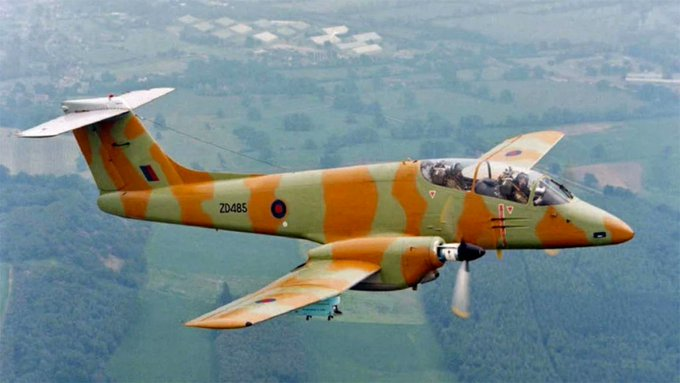 MalvinasData's tweet photo. 📷 #FotoConHistoria 📚
Uno de los 3 aviones IA-58 Pucará de la FAA que participaron de la misión de apoyo de fuego en monte Kent el 4 de junio de 1982, el A-515, terminó volando por un año en el Reino Unido con matrícula ZD485 hasta que fue trasladado a un museo.

#Malvinas44 🇦🇷 https://t.co/Sv7U1KW0Lx