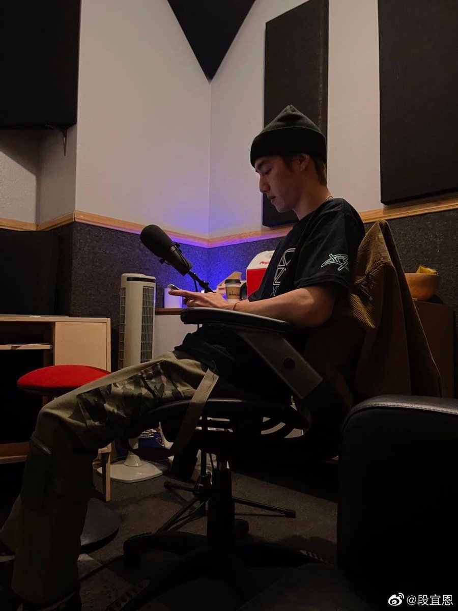 miloxmark1's tweet photo. Mark Tuan in the studio 

#MarkTuan @marktuan @DNAmngmnt https://t.co/SLpubGebDD