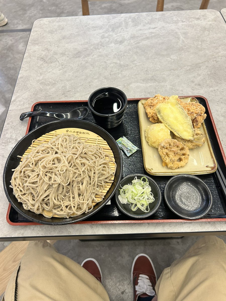 3yu223ki176889's tweet photo. 久しぶりにイオンモールで買い物🛍️
そして昼メシとアイス😋
#CHUMS
#DCSHOES https://t.co/kJumg4RUIJ