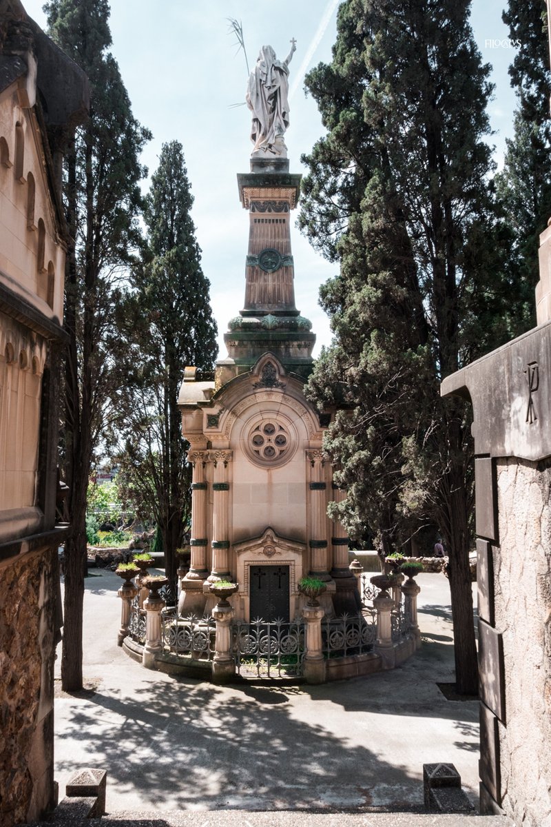 filocalus's tweet photo. 46_ Cementeri de Montjuïc (Barcelona – Spain)
Salvador Bonaplata mausoleum. Work by Antoni Serra i Pujals. Sculpture by Josep Reynés.

#typelovers #egyptiantype #narrowtype #typography #lettercutters #bronzelettering #heritage #cemetery #grave #memorial #epitaph https://t.co/w34ROgeFYV