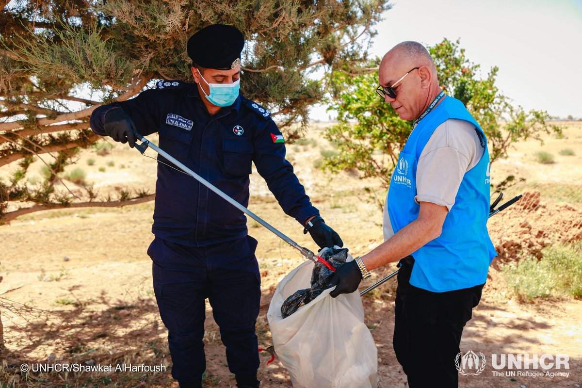 UNHCRJordan's tweet photo. Today, refugees, UNHCR partners, and SRAD community policing officers took part in a clean-up walk in
@ZaatariCamp

to mark #WorldEnvironmentDay. 🌿 A simple reminder that keeping our shared spaces clean is a responsibility we all share.🫶 🌎 https://t.co/svJWG6kliK