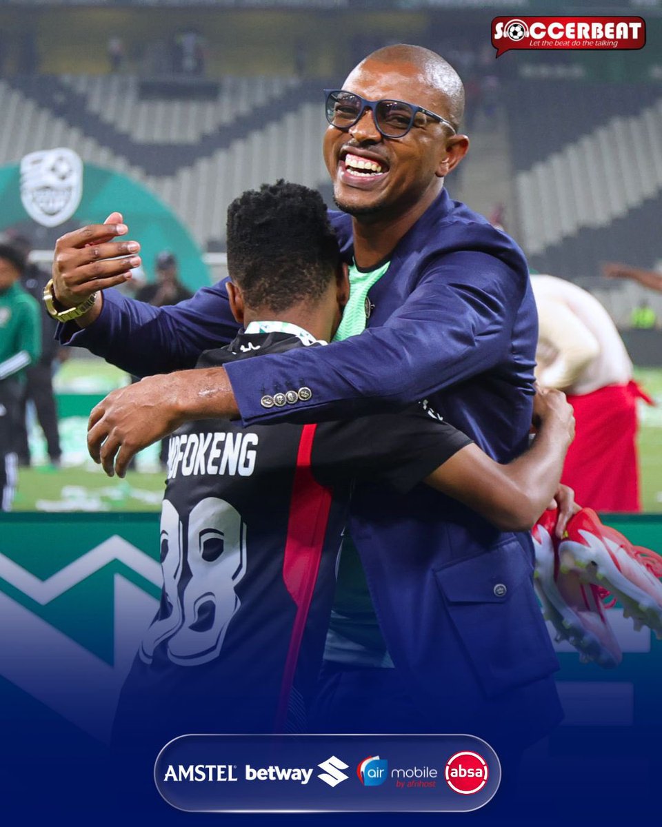 SoccerBeatZA's tweet photo. 🚨 𝐏𝐈𝐑𝐀𝐓𝐄𝐒 𝐒𝐇𝐔𝐅𝐅𝐋𝐄? ☠️

Former Orlando Pirates striker Phumudzo Manenzhe is reportedly being considered for a more prominent off-field role as the Bucs reshape their football operations. 👀

The 42-year-old could be brought into the club’s management structure amid ongoing changes. 🤔

Source: Soccer Laduma

#OrlandoPirates #BetwayPrem #GoldenHour #AirMobile #AbsaFootballFridays #SuzukiSA