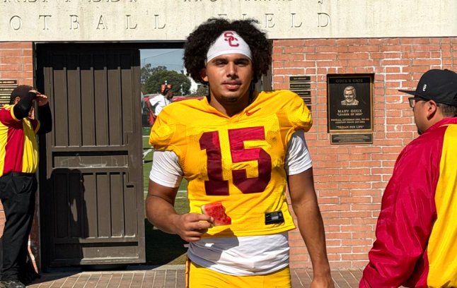 EDGYTIM's tweet photo. Here are four off season questions for the USC quarterback room including a major question for former @LWEFOOTBALL Lincoln Way East and USC freshman QB @JonasWilliams_1 https://t.co/O4TouAIrrh https://t.co/DQbNBLJv11