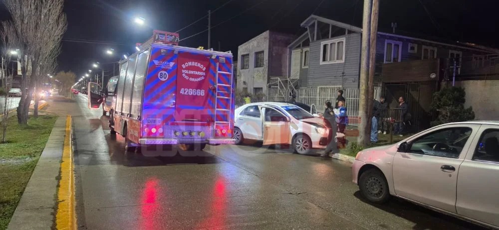 InfoTDF's tweet photo. Remisero falleció tras sufrir una descompensación y protagonizar un accidente https://t.co/SfPK1MFyIs https://t.co/TCuRoXphNu