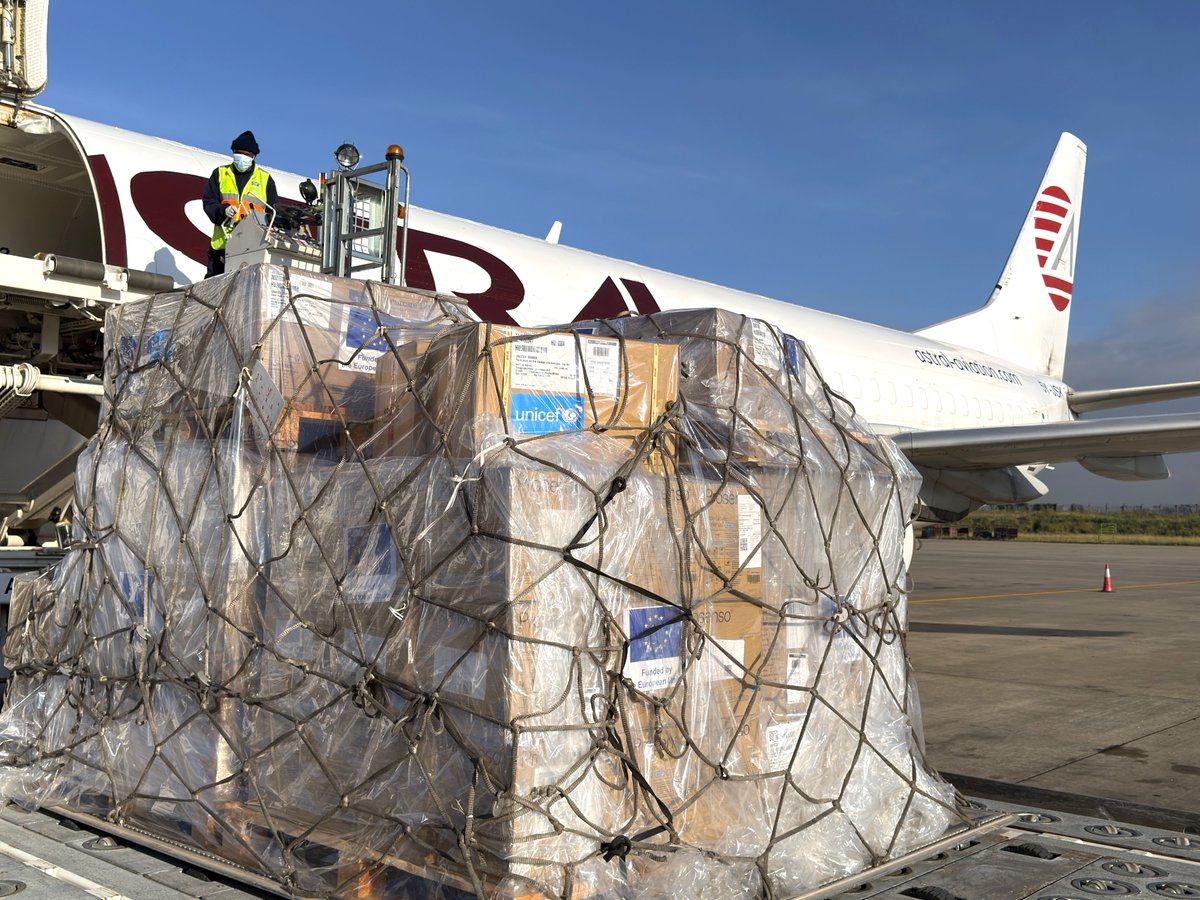 EvaUNICEF's tweet photo. Very grateful to the European Union for their continued partnership and support of the Ebola response.

Today, another shipment of emergency supplies departed for Bunia, eastern DRC, helping protect children, families and frontline health workers.

@eu_echo @ECHO_CESAfrica https://t.co/wwZJLiSvwK