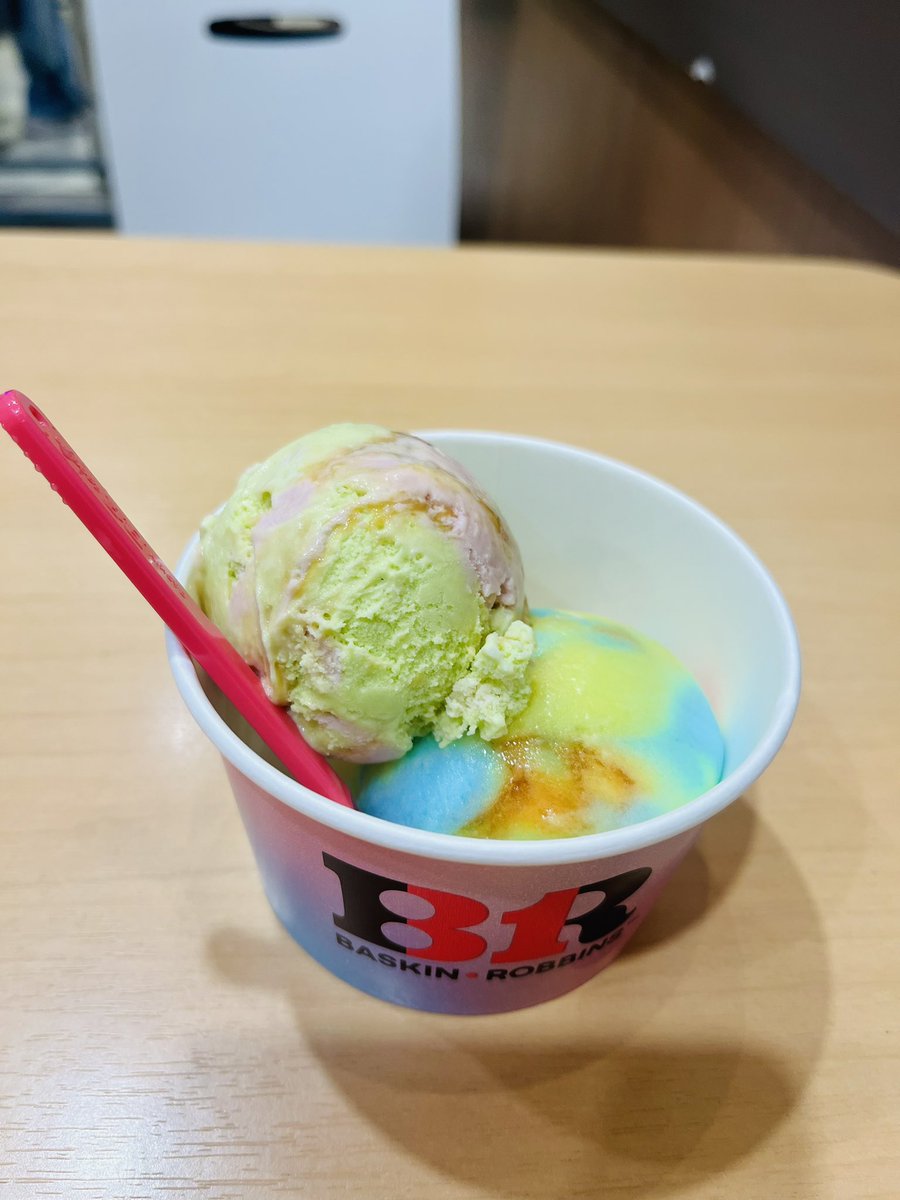 87yumimi's tweet photo. こんな時間に🍨💕
ストレス解消🤭 https://t.co/tFqJElRxSY