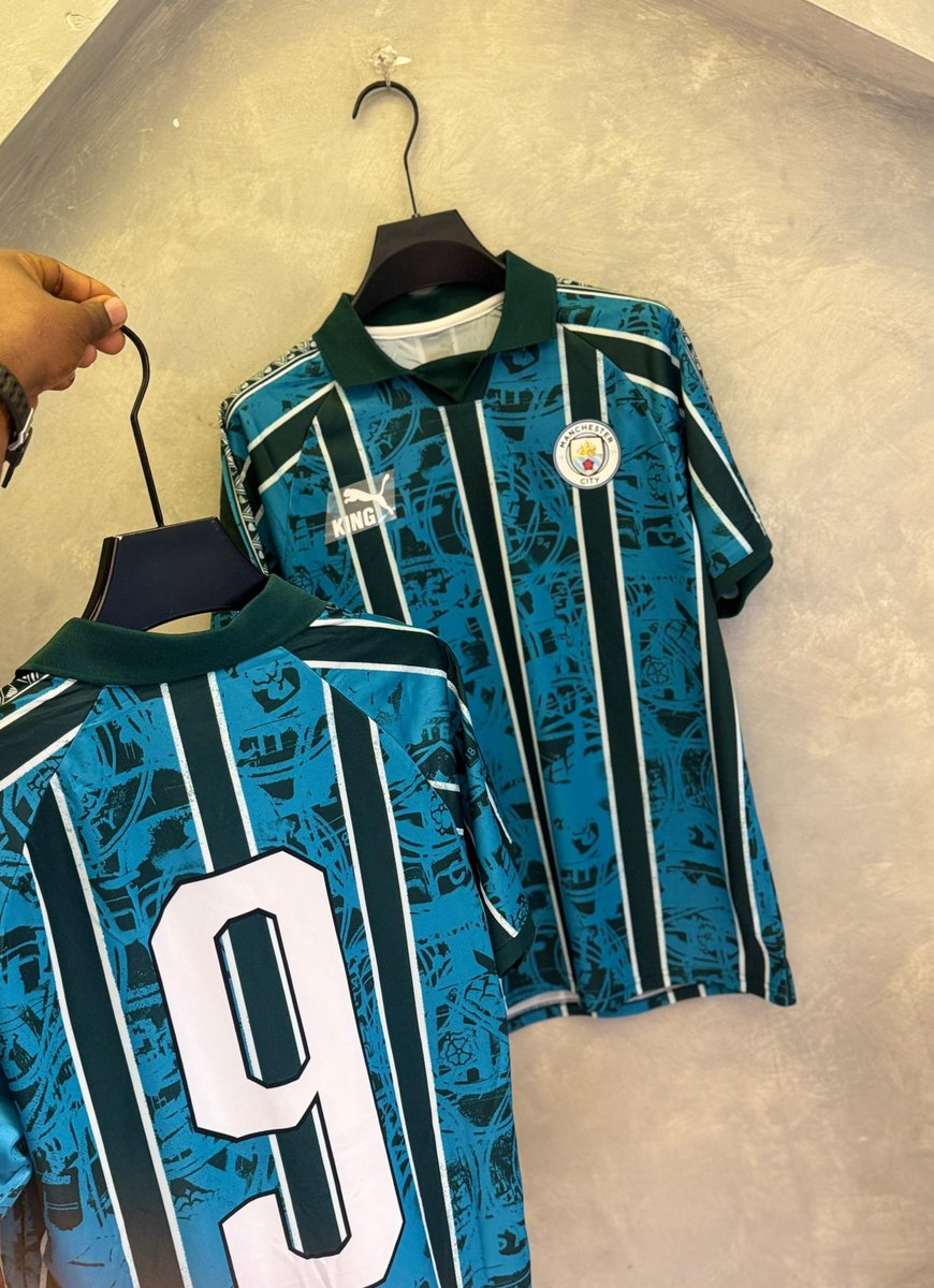HOMEOFJERSERY's tweet photo. *MAN CITY SPECIAL EDITION KINGS 👑 RETRO KIT NOW AVAILABLE IN STORE 🏬🤩*

SIZE M-2XL

🏷️25k

Available for pickup and nationwide delivery 🚛📦 https://t.co/cxOPmuzzmB