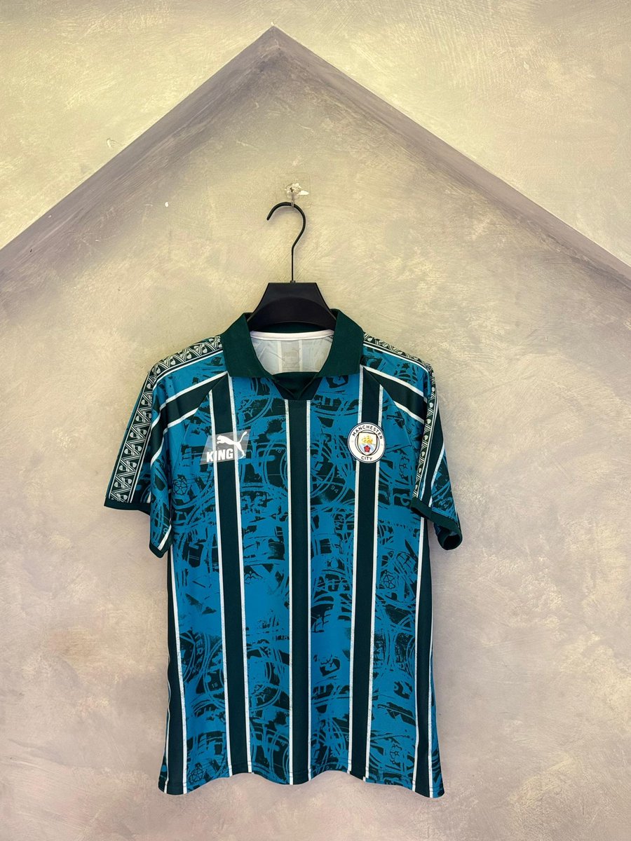 HOMEOFJERSERY's tweet photo. *MAN CITY SPECIAL EDITION KINGS 👑 RETRO KIT NOW AVAILABLE IN STORE 🏬🤩*

SIZE M-2XL

🏷️25k

Available for pickup and nationwide delivery 🚛📦 https://t.co/cxOPmuzzmB