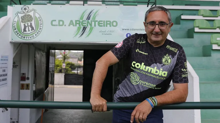 solofichajes123's tweet photo. Publica @LaRegion que Argimiro Marnotes abandonar la presidencia del @CDArenteiro tras el descenso a #SegundaFederacion con una deuda de 1,7 millones de euros que compromete la supervivencia del club gallego https://t.co/U6XfxKLHUr
