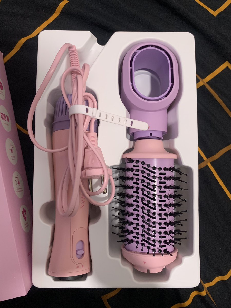 goneversa's tweet photo. WTS NVMEE Leo Blow Dryer ✨💨

Jarang dipakai karena aku nggak terlalu ngerti pakainya 😭 

✅ Kondisi lengkap  ✅ Normal &amp; berfungsi baik ✅ Cocok buat styling rambut di rumah
💰 IDR 260.000 (nett) 📍 Dom Surabaya (Sby) 🧡 Bisa via oren  #zonauang #zonajajan #wts #wtb https://t.co/mxaTEgqlUW
