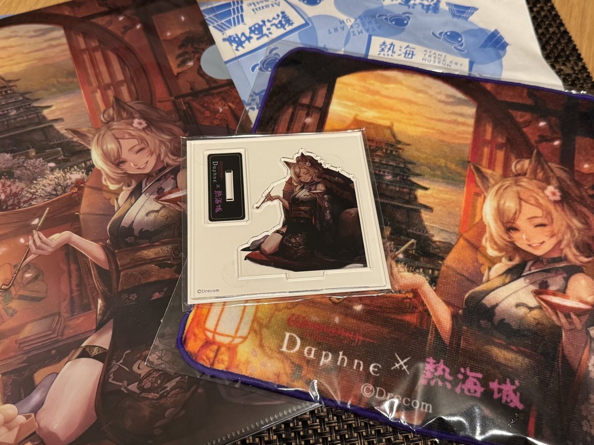 whogets's tweet photo. 熱海原稿合宿&amp;熱海城攻略から無地帰宅。
帰るまでが冒険。
戦利品
#ウィズダフネ　#ウィズダフネin熱海城 https://t.co/k8uSp7cvKV