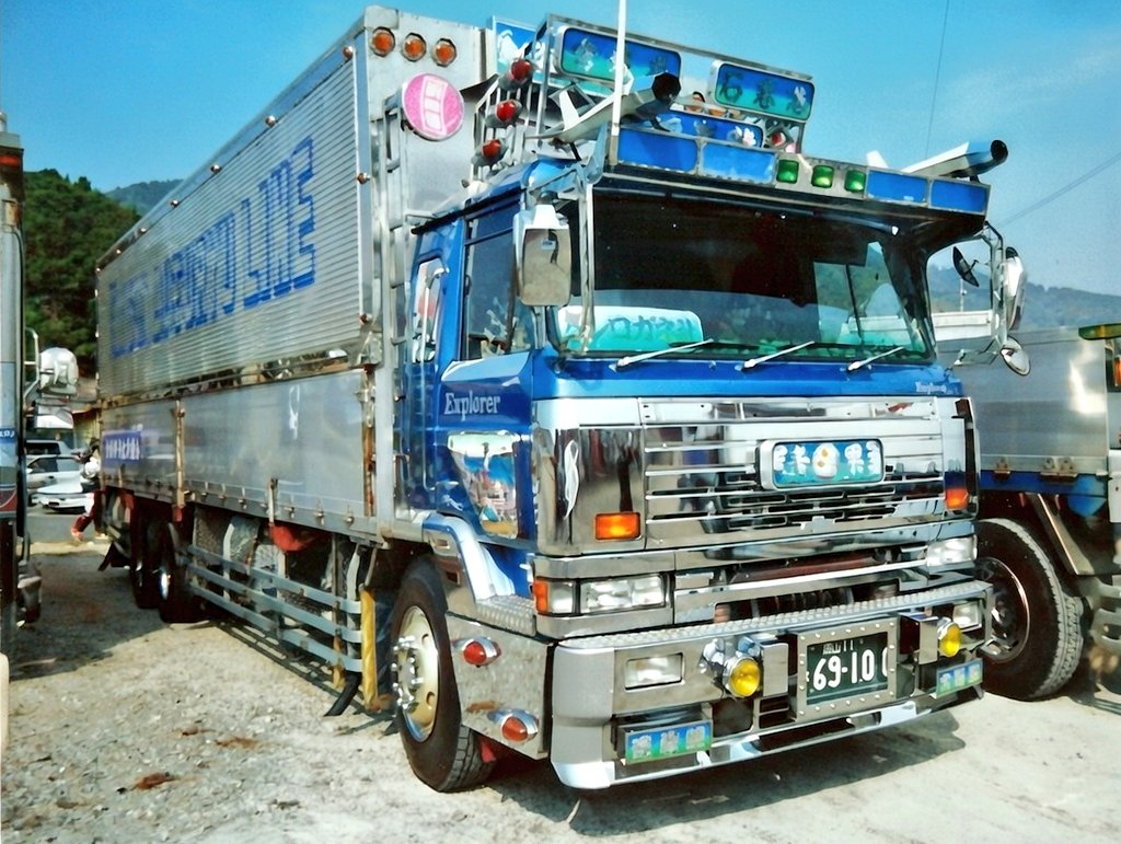 XZ2nJGJyhcBWhqW's tweet photo. #日産ディーゼルってこんなかっこいい車作ってたんだ https://t.co/ASQ2BBDcOm