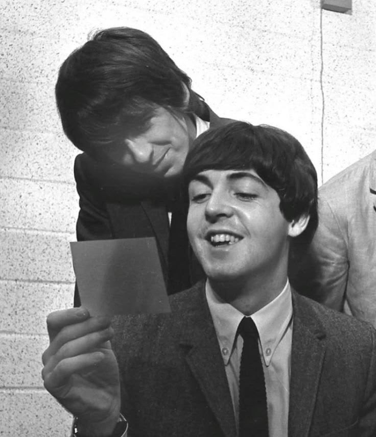 LeafMintAlone's tweet photo. Aww happy pride month to this cute 60s couple I found on Pinterest https://t.co/veggxFuZuo