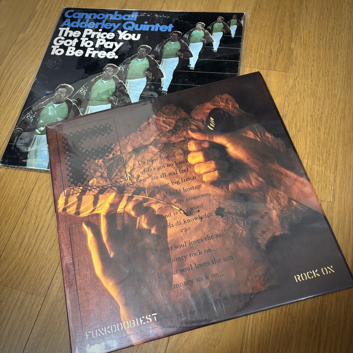 monkycut's tweet photo. Funkdoobiest / Rock On (Buckwild Remix)

94年リリースの大人気クラシック
90年代のDJ Muggs率いるSoul Assassins一派の勢いは本当に凄かった

そしてオシャレなJazz Funk をこんなイカついビートに変える90年代のBuckwild仕事にハズレなし

サンプリングネタと一緒にどうぞ https://t.co/qzGXwIz6Fq