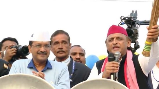 GauravPalRaj's tweet photo. अखिलेश यादव ने दिल्ली में कांग्रेस के ख़िलाफ़ अरविंद केजरीवाल के लिए प्रचार किया था। 

अखिलेश यादव ने जम्मू कश्मीर में अब्दुल्ला और कौंग्रेस के ख़िलाफ़ चुनाव लड़ा था 

झारखंड में हेमंत सोरेन और कौंग्रेस के ख़िलाफ़ चुनाव लड़ा। 

यूपी में अखिलेश चाहते हैं कौंग्रेस अपना हिस्सा छोड़कर सपा की बंधूवा हो जाए

2027 में अखिलेश यादव पंजाब में किसके लिए प्रचार करेंगे? कौंग्रेस या आप!