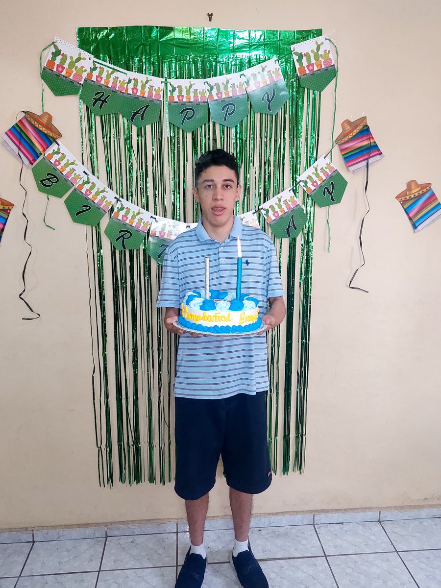 nrandino's tweet photo. Cumpleaños 19 de Bryan https://t.co/xB4AmcYl8Y