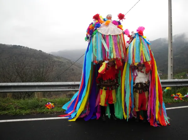 ticksGridlock's tweet photo. @vento248 you should note that each region has its defining specific characters like vigo's merdeiros or chantada's volantes, so it all adds to the cultural diversity of galicia as a whole. https://t.co/mCDXs2L1KF