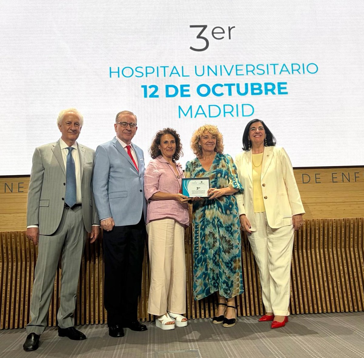 H12Octubre's tweet photo. 👏 El Equipo de Dirección Enfermera #H12O, en el puesto 3 de hospitales, según el Monitor de Reputación Enfermera 2025.  

🥼 Andión Goñi, directora Enfermera: "Nos impulsa a seguir avanzando en cuidados seguros, humanos, eficientes e innovadores".  

⏩ https://t.co/5RpHIlgrY7 https://t.co/sQhz7Yltdk