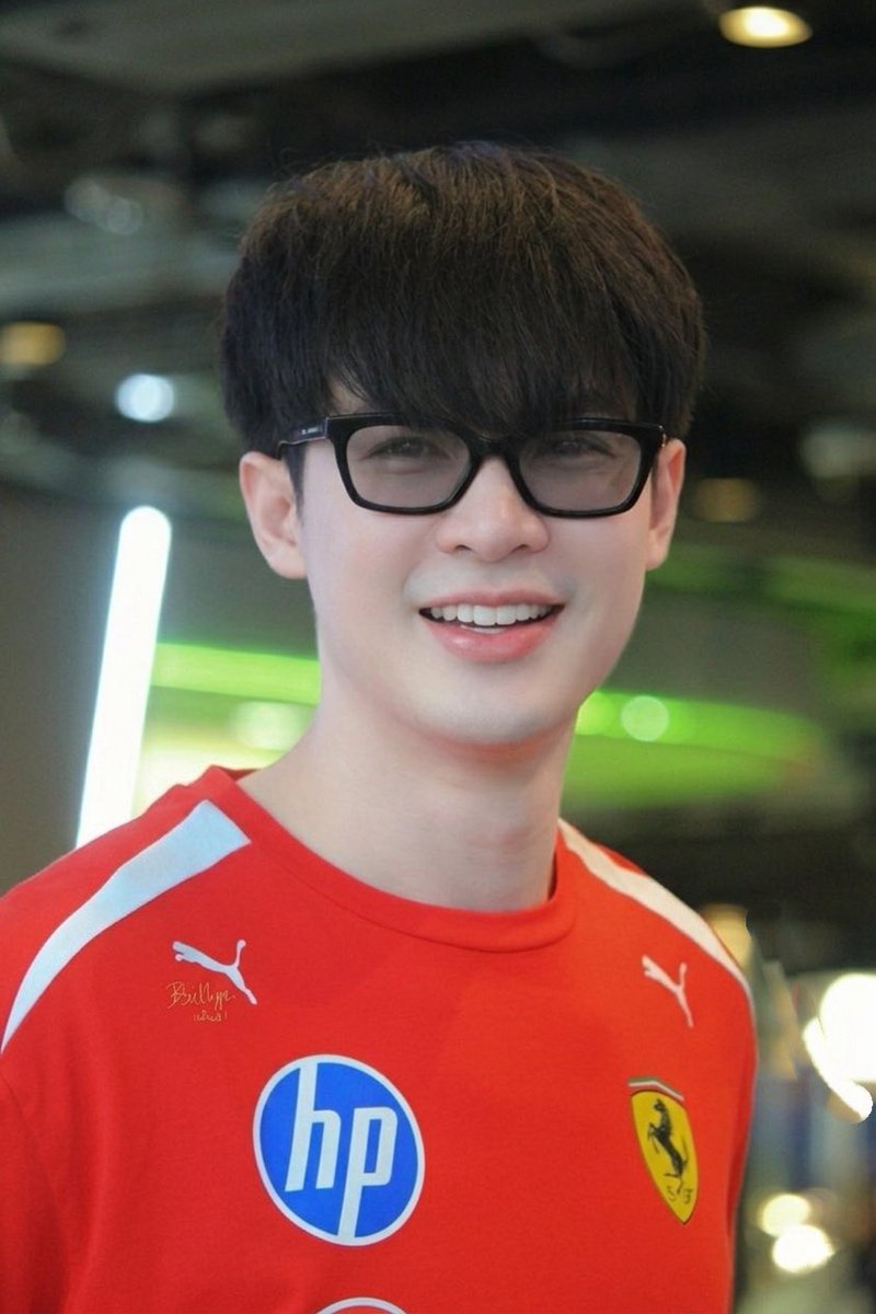 fernneiiiii's tweet photo. Siam center cute boy 
@bbil1ypn 
#BillyMissingAcexSiamCenter
#bbil1ypn #BillyPatchanon 
#star1ight 
#BACEQUAD https://t.co/mqJH7CCdm1