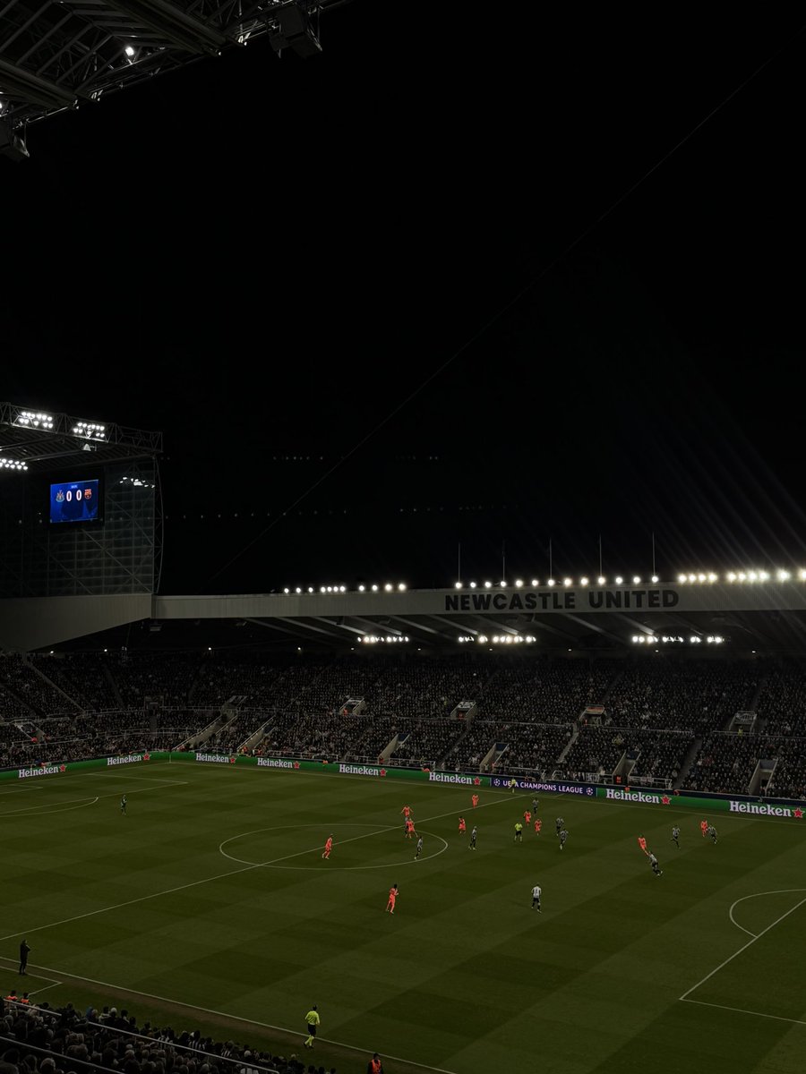 Utfm0405's tweet photo. @Magpie24_7 I took this one against Barcelona at home in the ro16.

I love the lighting and the minute details when you zoom in.

It’s my Home Screen and probably the best game I’ve ever seen live in terms of quality other than that Liverpool 3-3. https://t.co/hnKG7jE4QY
