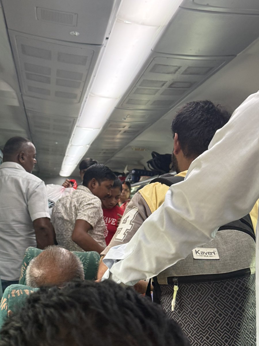 imvjay_k's tweet photo. 13402, PNR-6504480296, Phone-7739459165. Another day. Same Problem. AC chair car, worse than general compartment. @drmdnr @RailwaySeva @RailMinIndia @PMOIndia @ECRlyHJP https://t.co/KQZCWr2CPF