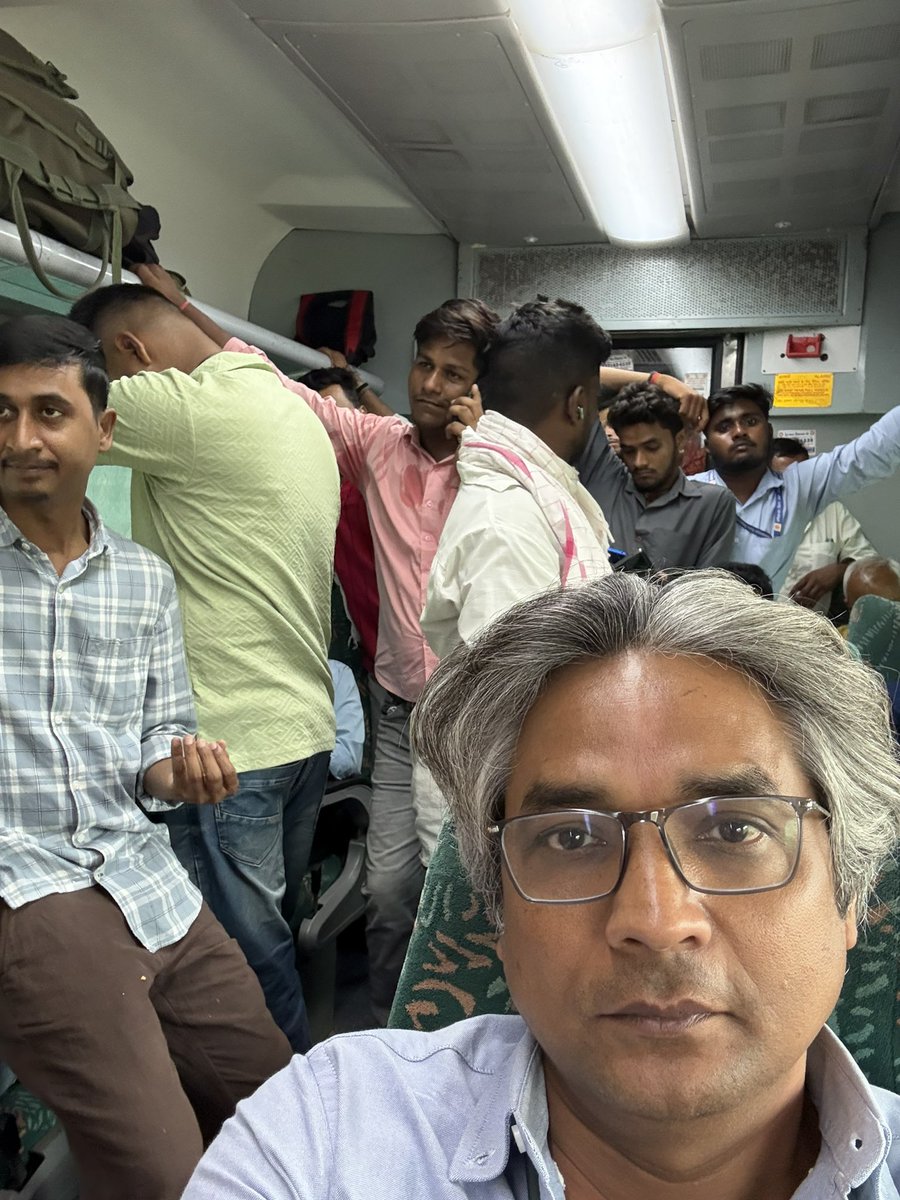 imvjay_k's tweet photo. 13402, PNR-6504480296, Phone-7739459165. Another day. Same Problem. AC chair car, worse than general compartment. @drmdnr @RailwaySeva @RailMinIndia @PMOIndia @ECRlyHJP https://t.co/KQZCWr2CPF