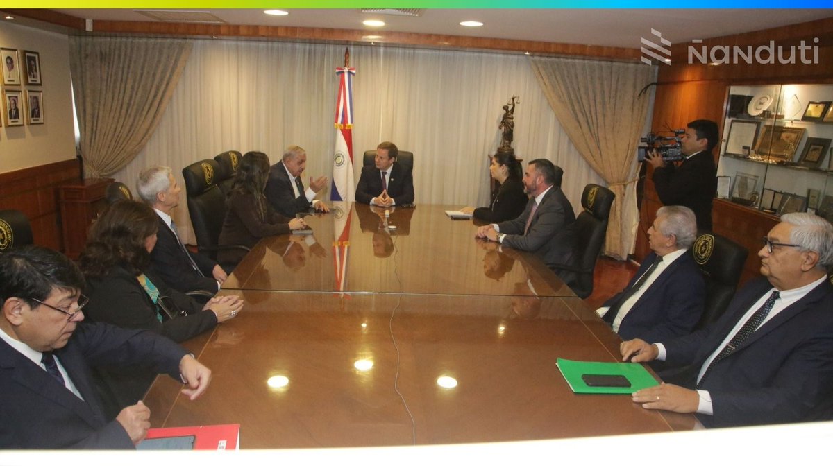nanduti's tweet photo. El presidente de la Corte se reunió con el presidente del IPS

▪️El Dr. Alberto Martínez Simón y el Dr. Isaías Fretes mantuvieron una reunión en la sede del Poder Judicial.

▪️Vía: @Noeliagonzapy 

#Ñanduti https://t.co/MeGgv4UMDW