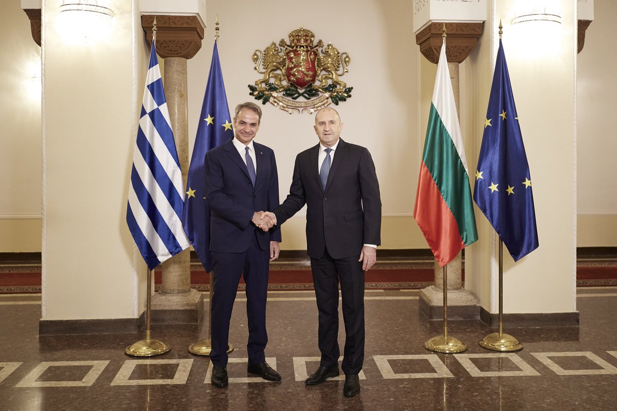 PrimeministerGR's tweet photo. Ευχαριστώ τον Πρωθυπουργό της Βουλγαρίας Rumen Radev για τη φιλοξενία. Είχαμε την ευκαιρία να συζητήσουμε για την ενίσχυση της διμερούς συνεργασίας, αλλά και για ζητήματα ευρωπαϊκής ατζέντας, με έμφαση στο νέο Πολυετές Δημοσιονομικό Πλαίσιο. https://t.co/GK3a8cIHiN https://t.co/EdyQoIYEip