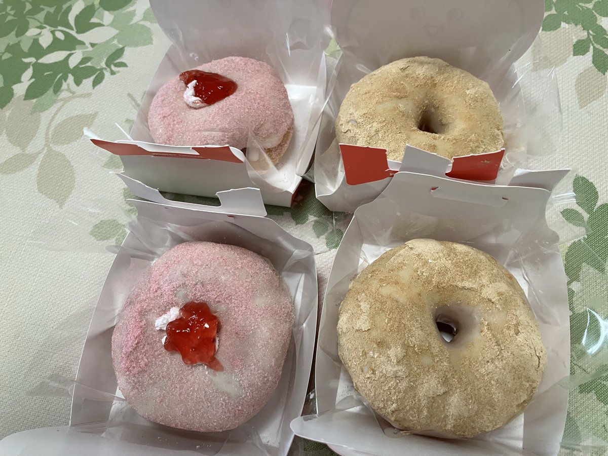 misuke0120's tweet photo. もっちゅりん買えた！美味しかったけど…こんな田舎で2時間並ぶって何？いや最初から2時間並ぶとわかってたら並ばなかったよ。全然列進まないし、オペレーションに問題ありすぎる。ちなみに今日買えたのはきなこといちご。みたらしはネットオーダーしてるから後日。 https://t.co/rITCWwhnyn