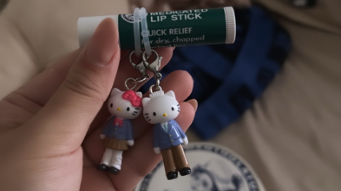 Kajika_291's tweet photo. キティダニcp❤️💙
（最近ガチャガチャは欲しいものを１発でメルカリで買う派）
無駄な出費したくない
ガチャの楽しみ方間違えている https://t.co/lKRkZpLdVd