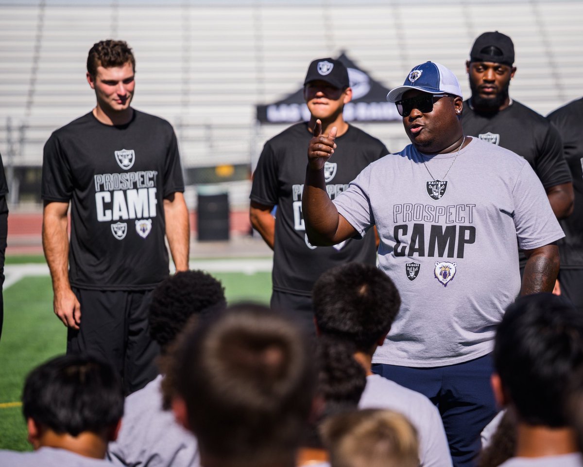 Coach_Dyer_LV's tweet photo. Surround yourself with winners and see your luck change! #TheStandard @fernandomendoza https://t.co/iB8pTd6P0O