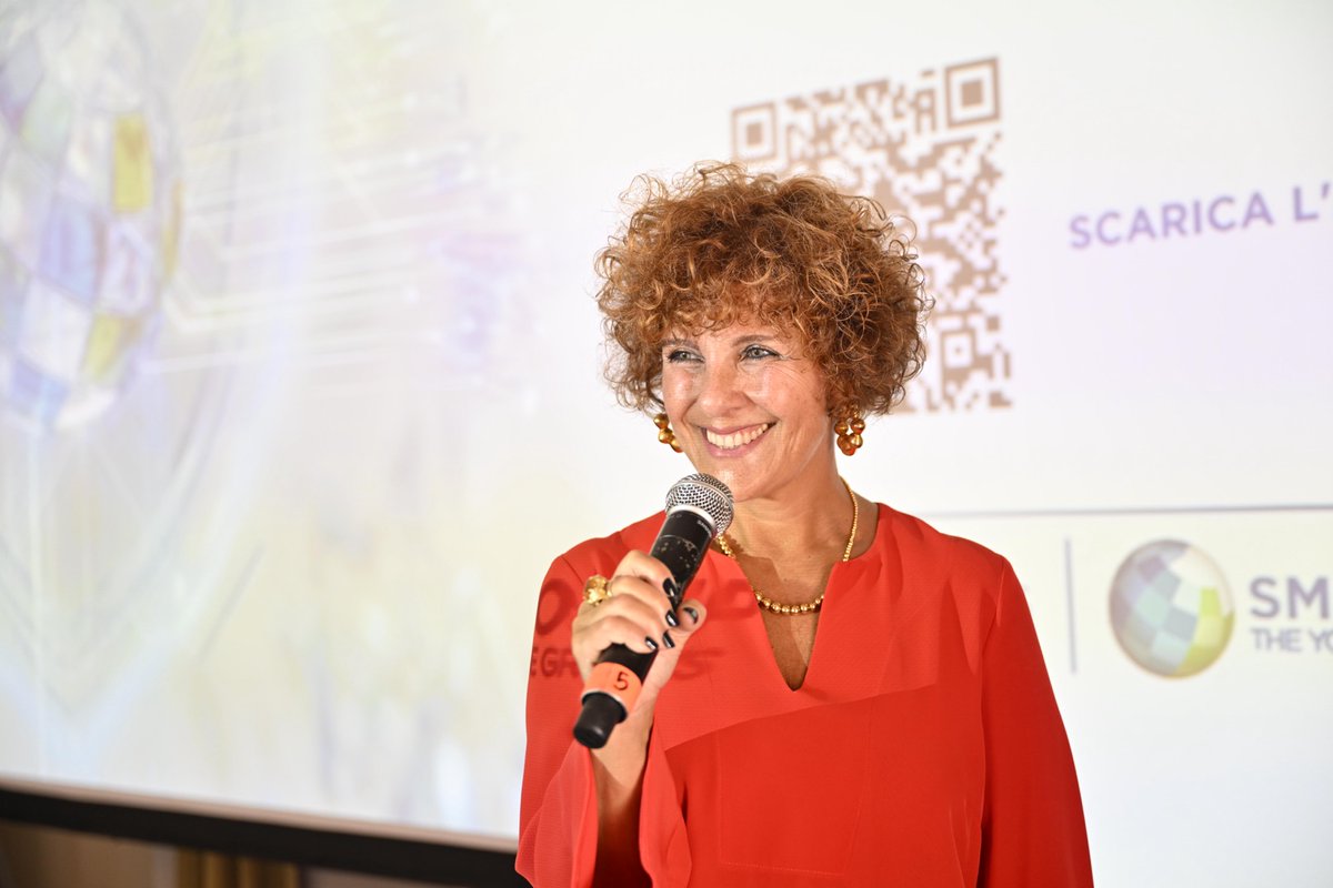SMI_Group_IT's tweet photo. Cinzia Mingiardi, Chief Marketing Officer di SMI Group, ha aperto l’Open Day 2026: “Alla sua quarta edizione, l’Open Day SMI Group conferma la forza di un format nato per mettere a fattor comune competenze, esperienze e visioni diverse. La presenza dei nostri partner tecnologici rappresenta un elemento fondamentale di questo percorso: affrontare sfide complesse come la Data Protection e la Cyber Resilience richiede collaborazione, specializzazione e capacità di guardare insieme all’evoluzione del mercato. Crediamo infatti che il valore della tecnologia non sia solo nelle soluzioni, ma soprattutto nella capacità di aiutare le persone e le organizzazioni a crescere, innovare e affrontare il cambiamento”.