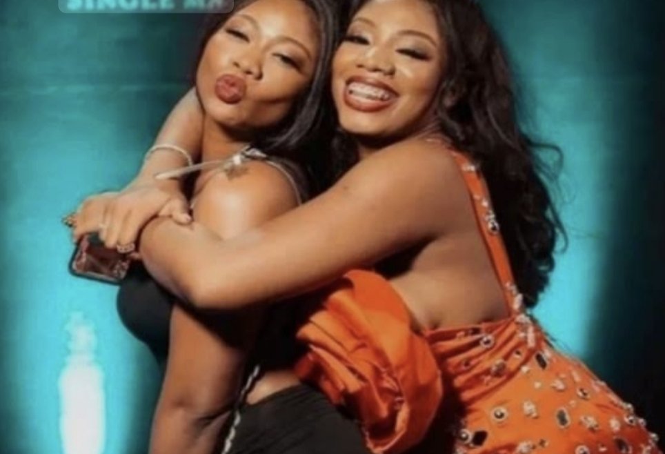 FlopyMedia's tweet photo. Noodles dey cry 🍜🍝  Angel bbn and her mom Noodles on the internet 🤦‍♂️👀👀 https://t.co/O0IkyrygAs