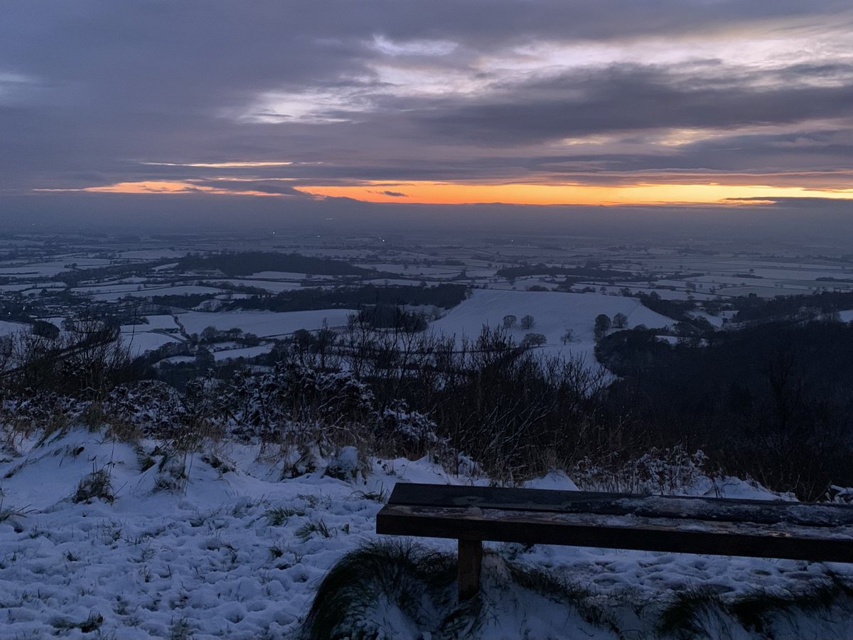 hikingshawty's tweet photo. a few of my favourite benches https://t.co/UTasHRAlkY