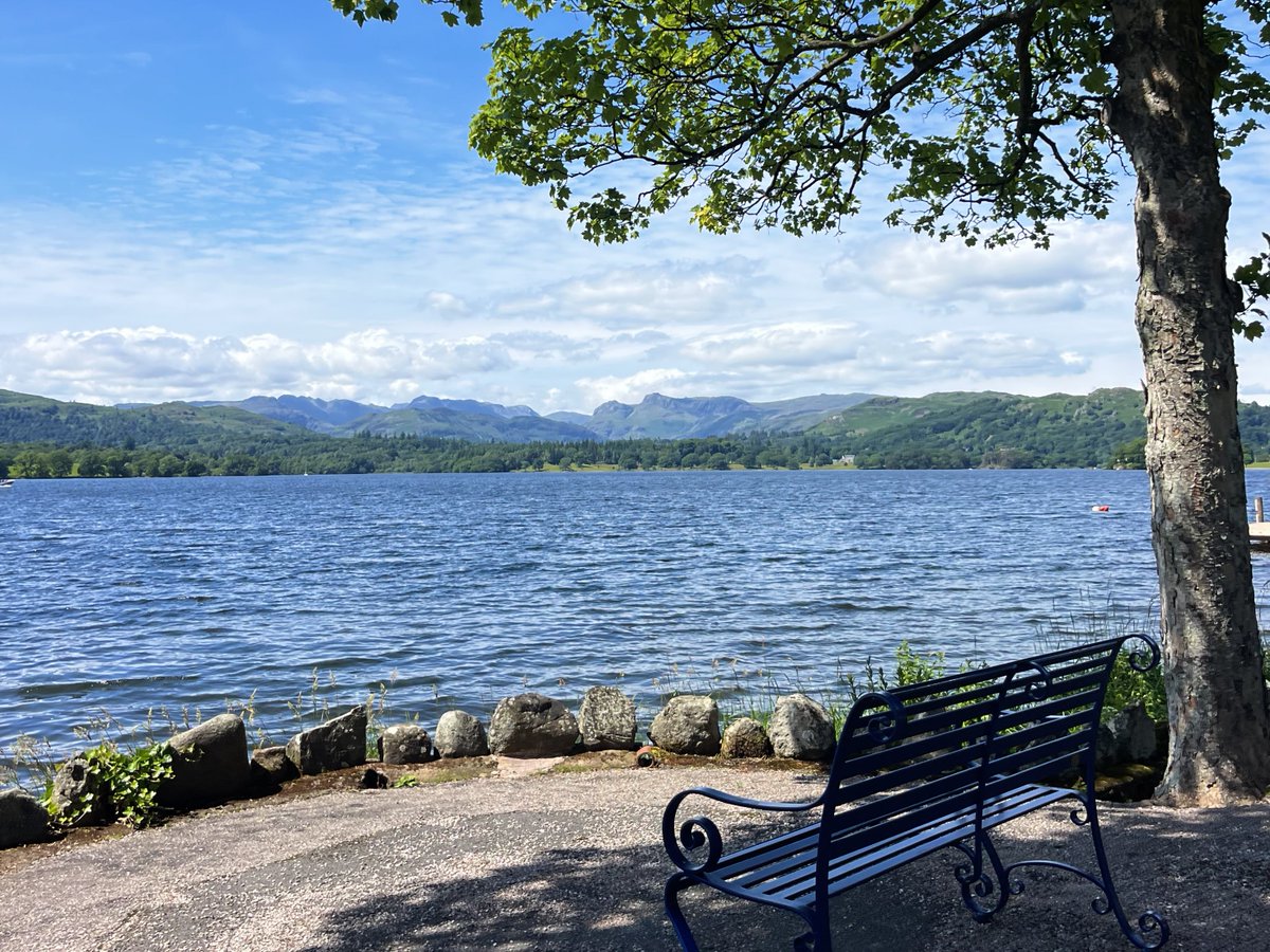 hikingshawty's tweet photo. a few of my favourite benches https://t.co/UTasHRAlkY